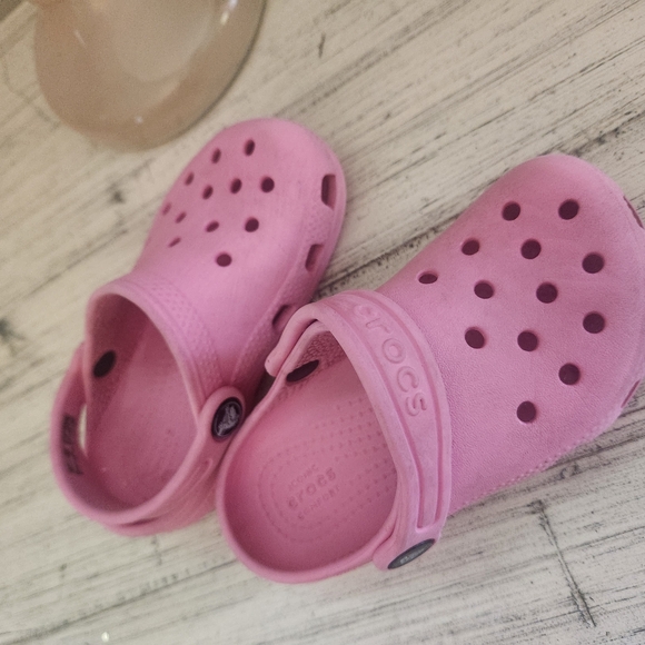 CROCS Pink Sandals with Croslite Comfort - Picture 3 of 3